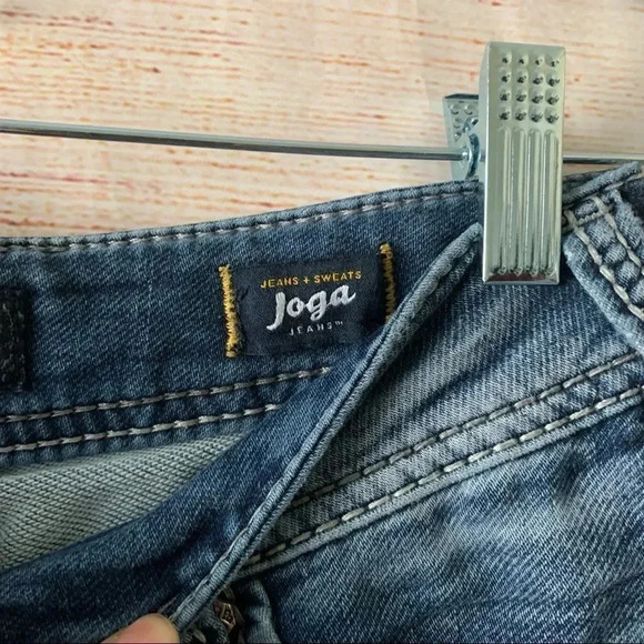 Silver Suki Mid Straight Joga Jeans Women’s Size W26/L32 Blue Distressed Hem - Picture 5 of 12